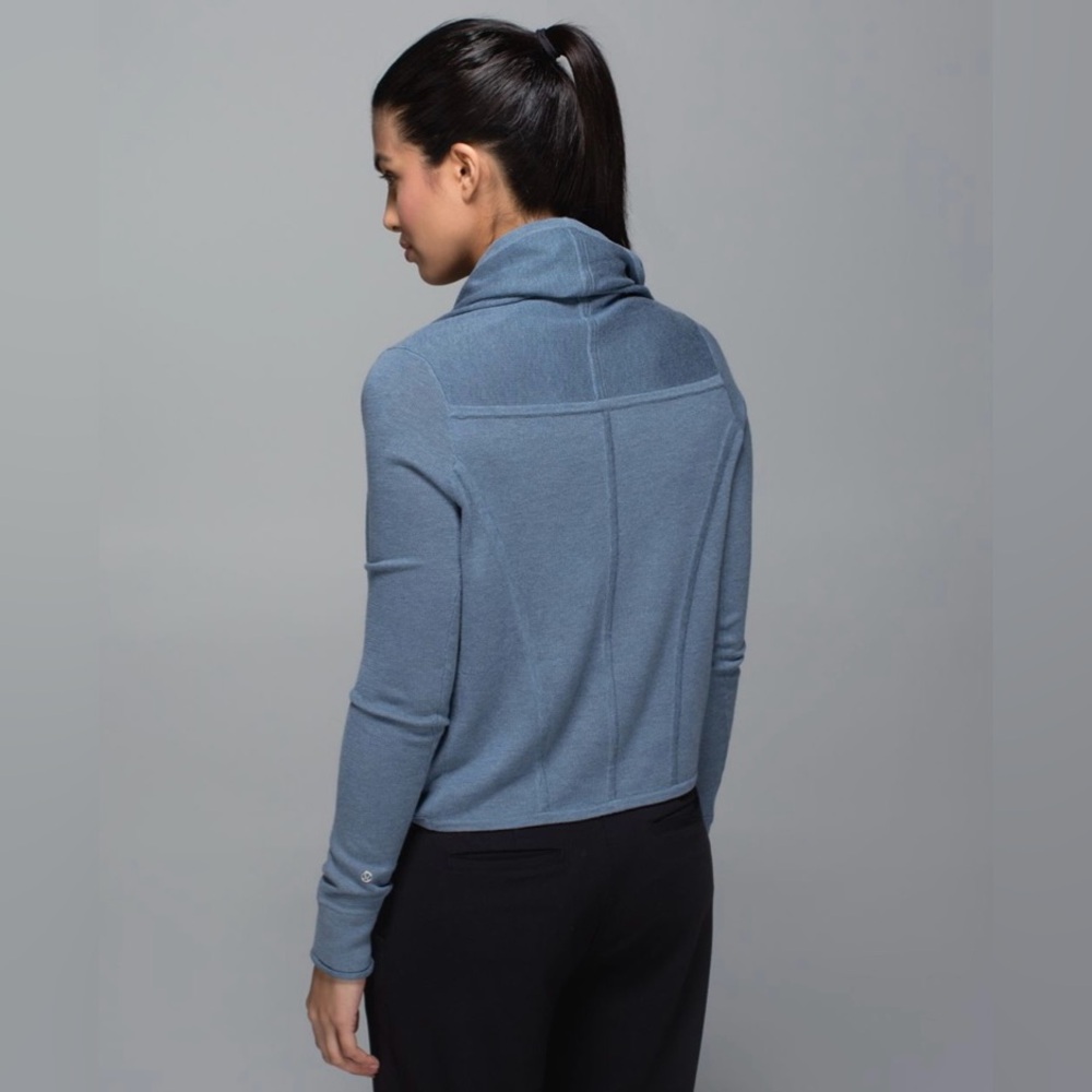 Lululemon Iconic Wrap. - Picture 3 of 16